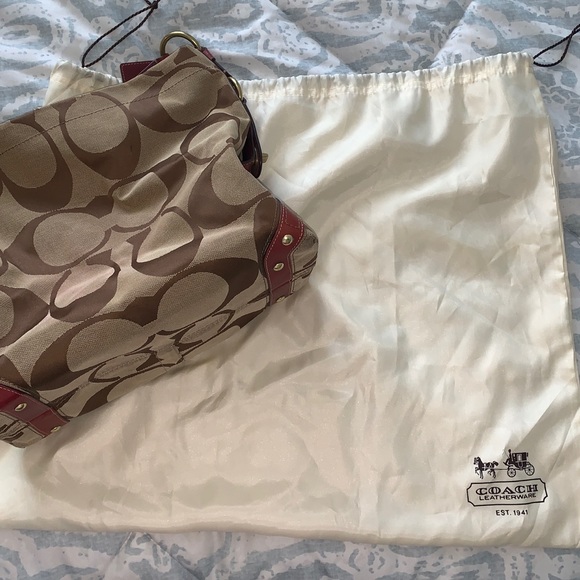 Coach Large Signature Bag - Picture 7 of 8